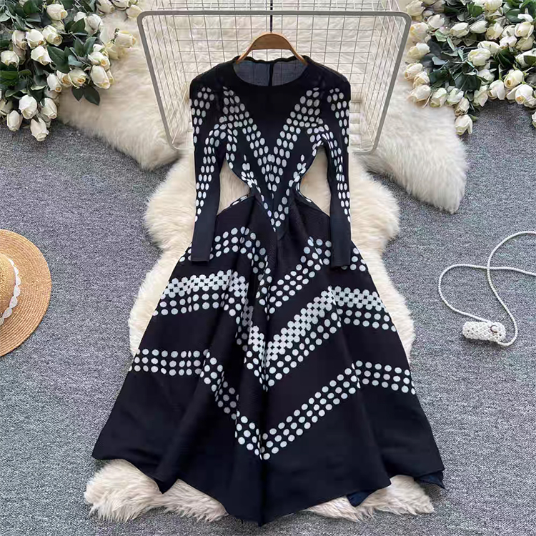 Elegant Polka Dot Pleated Dres - огляд і ціна Ethnic Fashion Dress