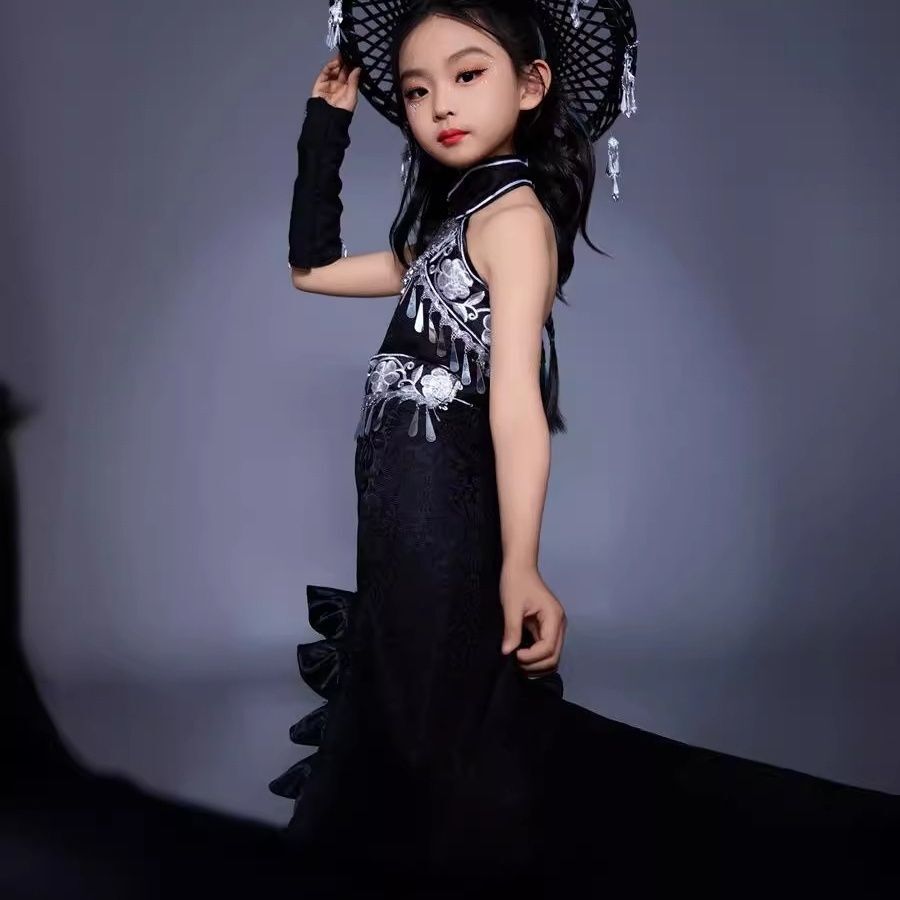 Children's Suit Trailing Skirt - огляд і ціна Ethnic Fashion Runway